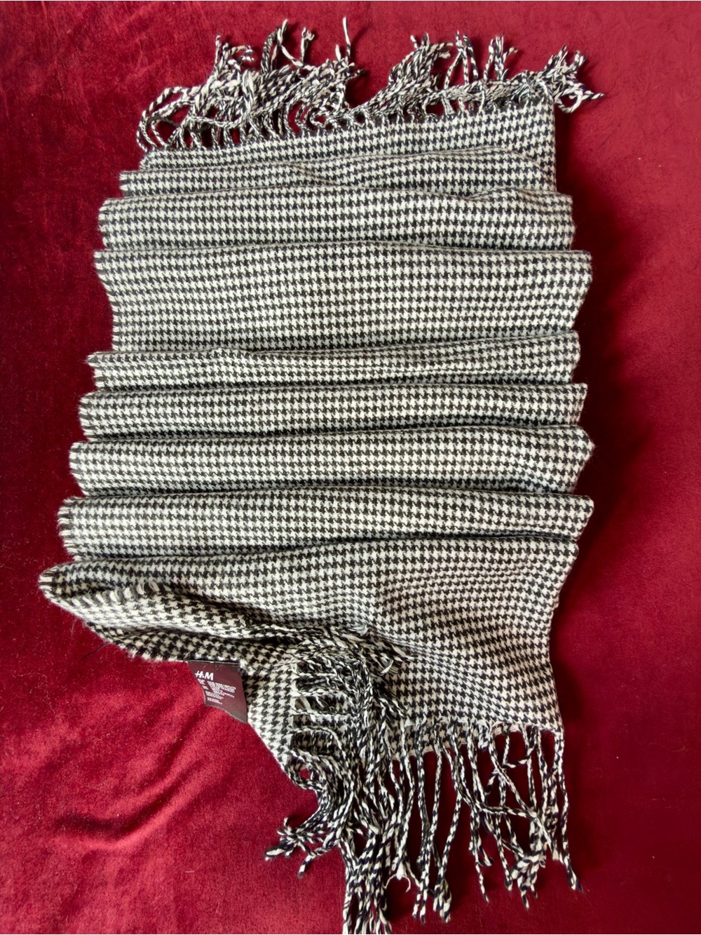H&M Black and White Houndstooth Fringe Scarf Sz XL